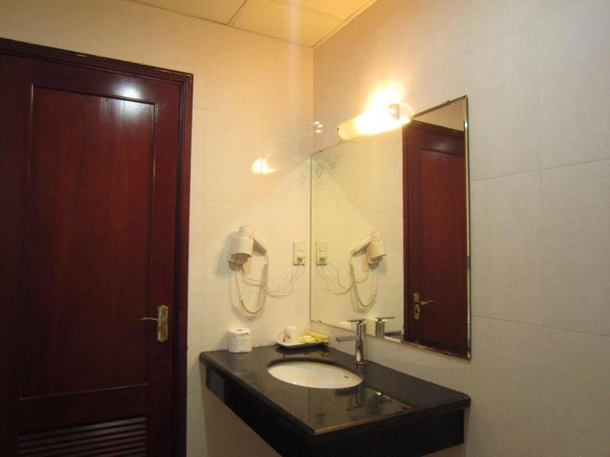 Reddoorz Ruby Star Hotel Truong Dinh โฮจิมินห์ซิตี้ ภายนอก รูปภาพ